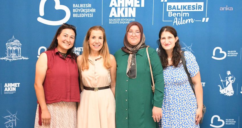 Balıkesir Büyükşehir Belediye Başkanı Ahmet Akın’ın eşi Arbil Akın, kadın