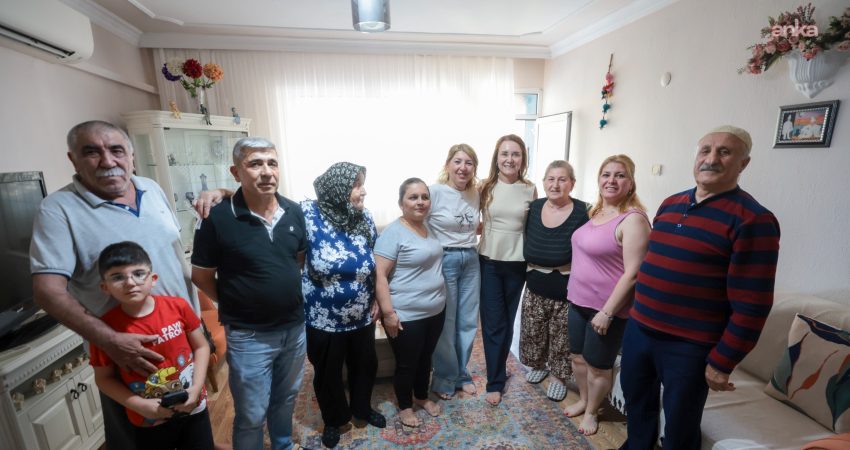 Başkan Mutlu’dan Ballıkuyu ve Çınartepe’de komşu ziyaretleri Konak Belediye Başkanı Nilüfer Çınarlı Mutlu, "komşu ziyaretleri" kapsamında Ballıkuyu