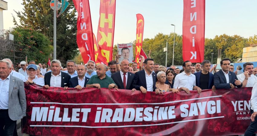 Akşam saatlerinde Çekmeköy'de düzenlenen "Millet İradesine Saygı Yürüyüşü"nde konuşan YENİ