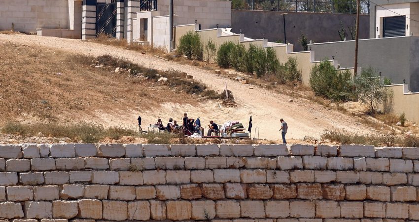 İşgal altındaki Batı Şeria’nın Kusra köyünde İsrailli yerleşimcilerin Filistinlilerin evlerine