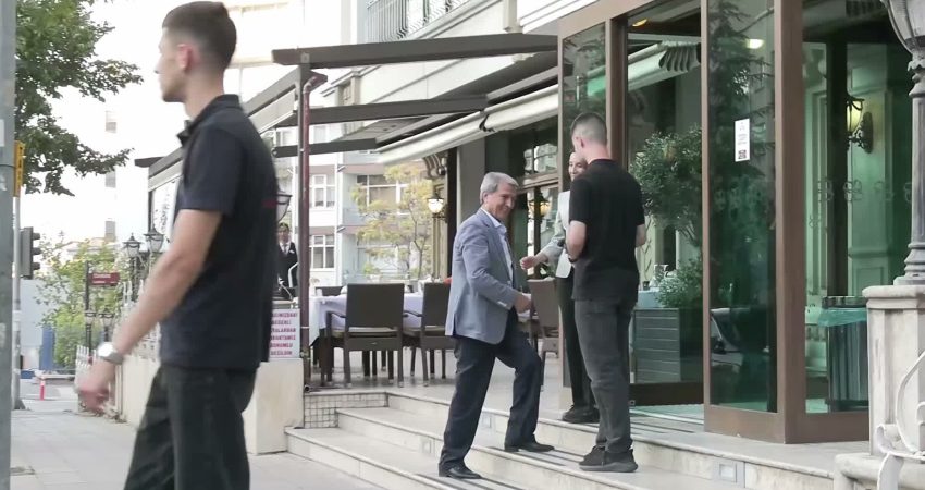 Beş siyasi parti liderinin Ankara’daki toplantısı başladı Zafer Partisi Genel Başkanı Ümit Özdağ, Milli Yol Partisi Genel