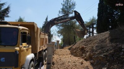 Bilecik Belediyesi Fen İşleri Müdürlüğü ekipleri, kent genelindeki mahallelerde altyapı,