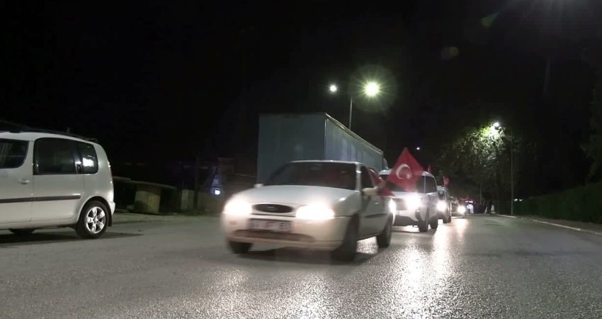 Bilecik’te “çerçeve yasa” protesto edildi Bilecik'te İYİ Parti öncülüğünde "çerçeve yasa" protesto edildi. Protestoya, Zafer