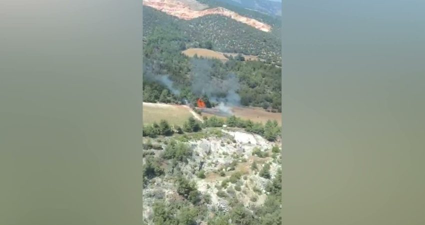Bilecik’in Vezirhan beldesinde ormanlık alanda çıkan yangın, ekiplerin havadan ve