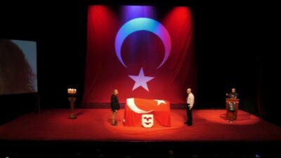 Türk sanat dünyasının önemli isimlerinden senarist, oyun yazarı, müzisyen kimliği