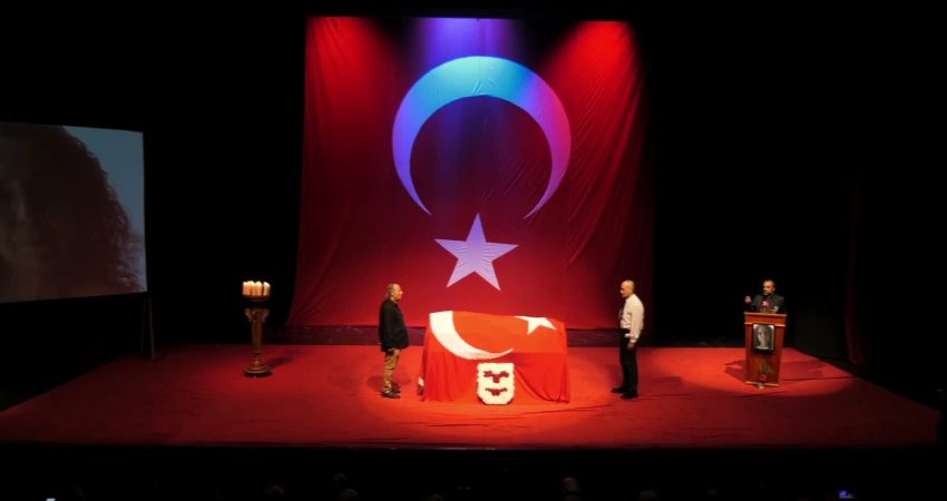 Türk sanat dünyasının önemli isimlerinden senarist, oyun yazarı, müzisyen kimliği