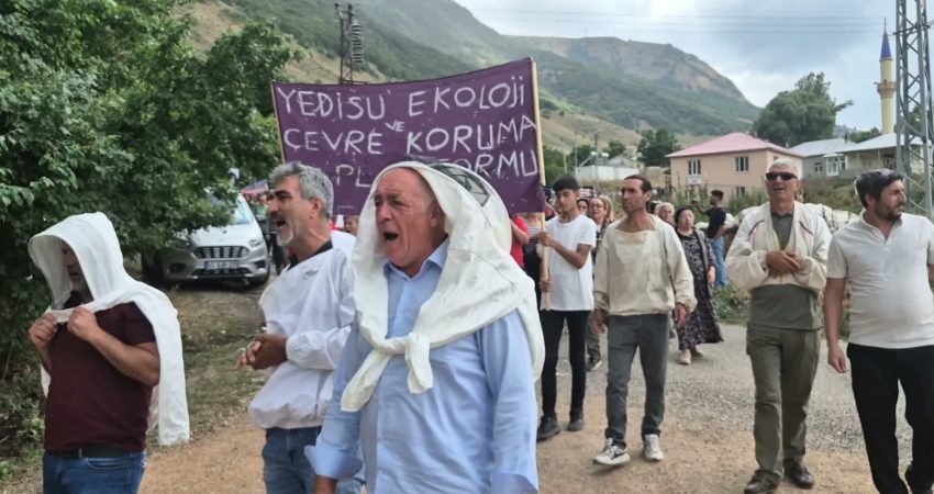 Bingöl'ün Karlıova ilçesine bağlı Kaynarpınar köyünde jeotermal kaynak arama çalışmaları
