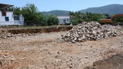 Bodrum Belediyesi ekipleri, Pazar Yeri ve Sosyal Etkinlik Alanı Projesi’nde son aşamaya geldi Bodrum Belediyesi Fen İşleri Müdürlüğü koordinesinde Pınarlıbelen Mahallesi’nde yürütülen Pazar