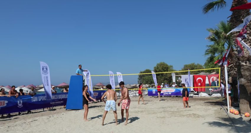 Bodrum Belediyesi’nin düzenlediği Plaj Voleybolu Şenliği sona erdi Bodrum Belediyesi'nce 14-15-16 Ağustos'ta düzenlenen "Plaj Voleybolu Şenliği", Akyarlar Fenerburnu Halk