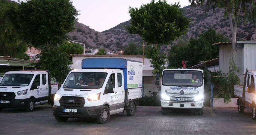 Bodrum Belediyesi Mobil Temizlik Ekibi, her gün sabah saat 05.00'te