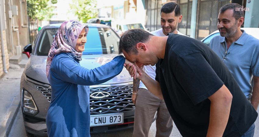 Bornova Belediye Başkanı Eşki’den Bornovalı şehidin ailesine ziyaret Bornova Belediye Başkanı Ömer Eşki, 24 Mayıs 2022’de Pençe-Kilit Operasyonu