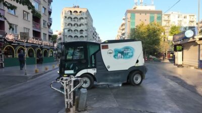 Bornova Belediye Başkanı Ömer Eşki mesaiye, Küçükpark’ta başladı ve çalışmaları