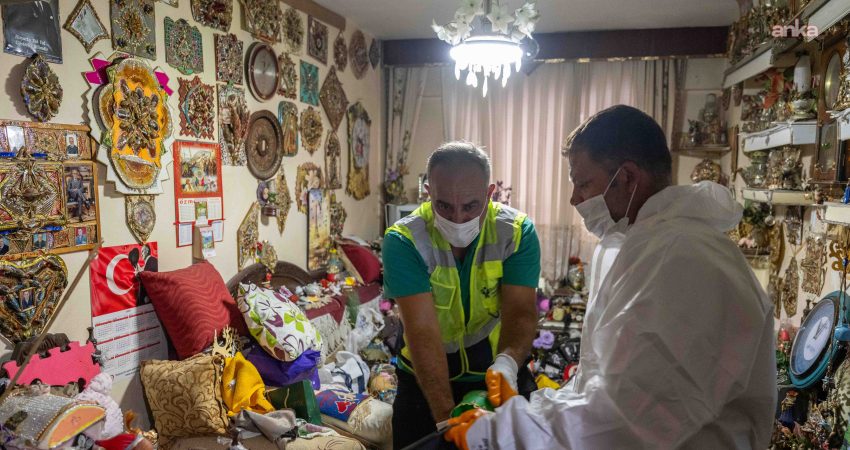 Bornova Belediyesi çöp evi temizledi Bornova Belediyesi, çevreye yaydığı kötü kokular nedeniyle mahalle sakinlerinin kabusu
