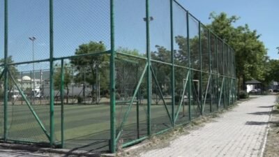 Bornova Belediyesi, Doğanlar Sahası ile ilçedeki 4 halı sahada yenileme