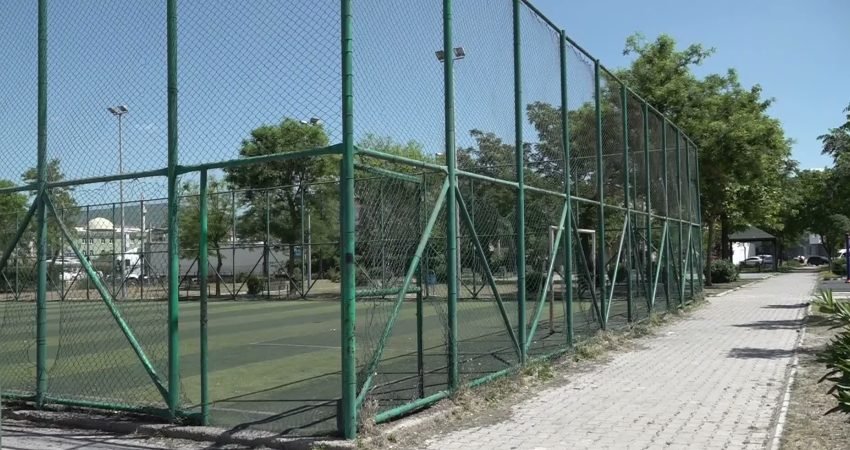 Bornova Belediyesi, Doğanlar Sahası ile ilçedeki 4 halı sahada yenileme