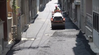 Bornova Belediye Başkanı Ömer Eşki, Çamdibi bölgesinde yürütülen asfalt serim