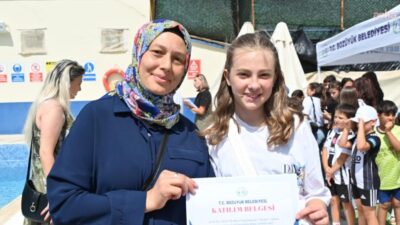 Bozüyük Belediyesi Yaz Spor Okulları yüzme kursunu başarı ile tamamlayan