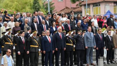 Bozüyük’te 30 Ağustos Zafer Bayramı törenlerle kutlandı. Tören alanına gelen