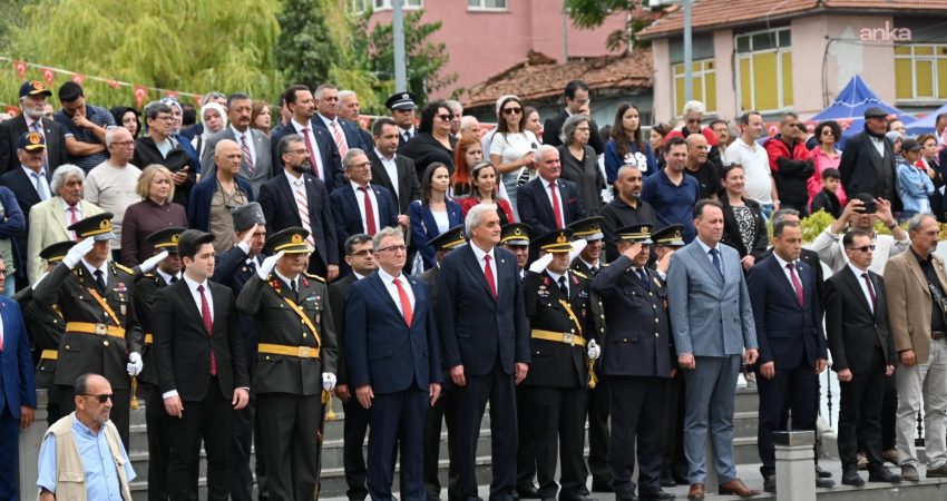 Bozüyük’te Zafer Bayramı törenlerle kutlandı Bozüyük’te 30 Ağustos Zafer Bayramı törenlerle kutlandı. Tören alanına gelen