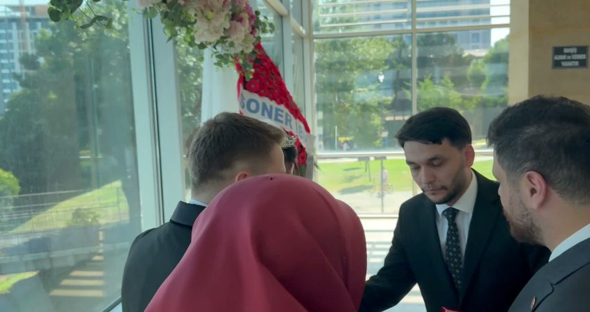 BTP Lideri Hüseyin Baş bir günde iki düğüne katıldı Bağımsız Türkiye Partisi (BTP) Genel Başkanı Hüseyin Baş, aynı gün
