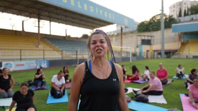 Buca Belediyesi, yaz aylarında açık alanlarda düzenlediği zumba ve pilates