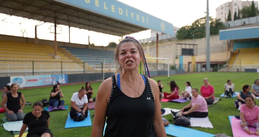 Buca Belediyesi, yaz aylarında açık alanlarda düzenlediği zumba ve pilates