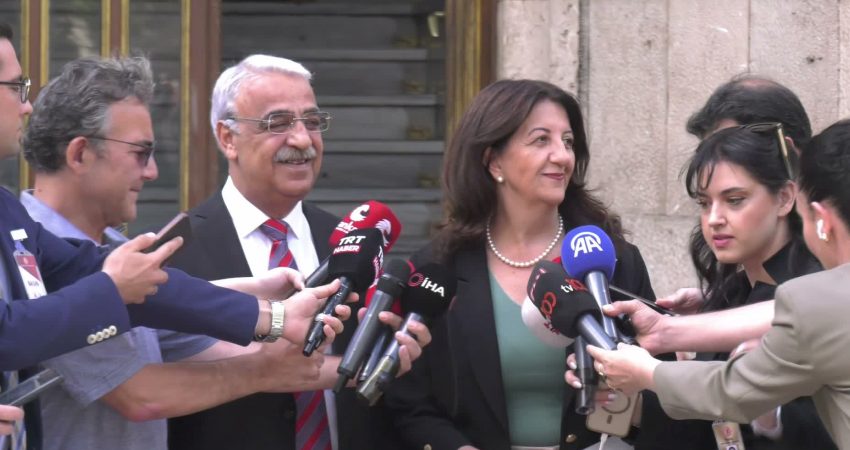 DEM Parti İmralı Heyeti üyeleri Pervin Buldan ve Mithat Sancar,