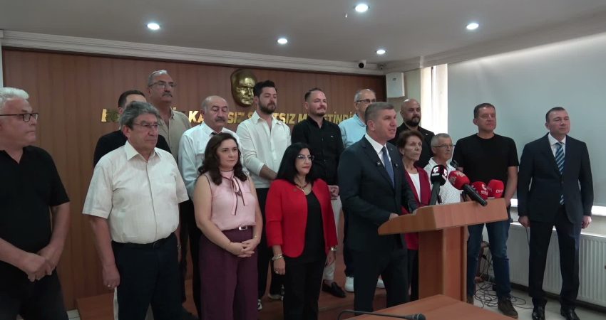 Burdur Belediye Başkanı Ali Orkun Ercengiz, CHP'den istifa eden 15