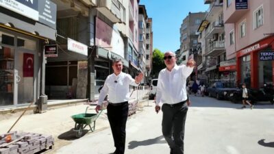 Burdur Belediyesi, Özgür Mahallesi’ndeki Cümbüşlü Caddesi’nde kaldırım ve yol yenileme