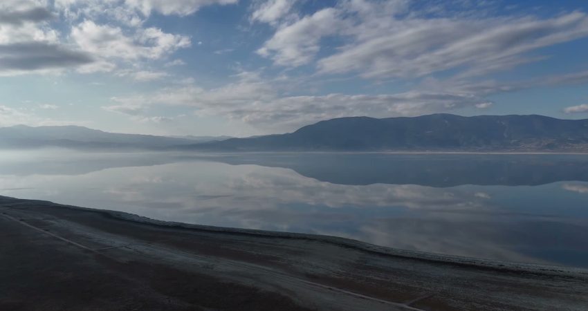 Burdur'un iki önemli doğal gölü olan Burdur Gölü son bir