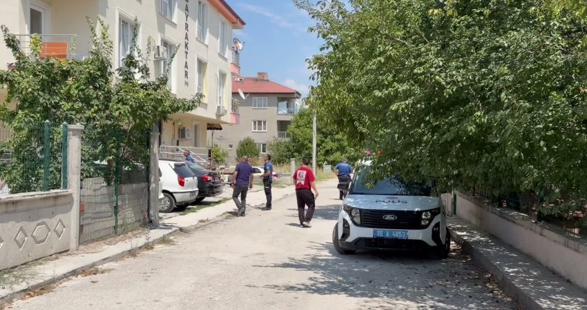 Burdur’da komşular arasında araç parkı nedeniyle çıkan tartışmada baba ile