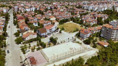 Burdur Belediye Başkanı Ali Orkun Ercengiz, Şirinevler Mahallesi'nde yapımı tamamlanma