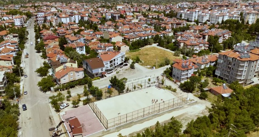 Burdur Belediye Başkanı Ali Orkun Ercengiz, Şirinevler Mahallesi'nde yapımı tamamlanma