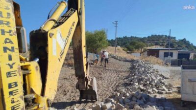 Burhaniye Belediyesi Fen İşleri Müdürlüğü ekipleri, kırsal mahallelerde yürüttüğü çalışmalar