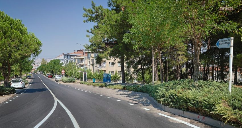 Bursa Büyükşehir Belediyesi, Nilüfer ilçesindeki Dumlupınar Caddesi’ni yeniledi. Çalışmalar dolayısıyla