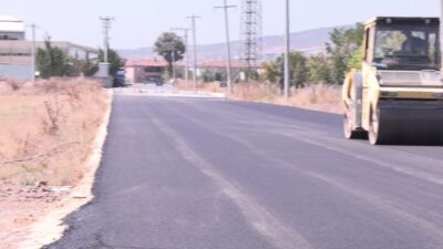Bursa Büyükşehir Belediyesi, İnegöl’e bağlı Cumhuriyet Mahallesi’nde yol yenileme çalışması