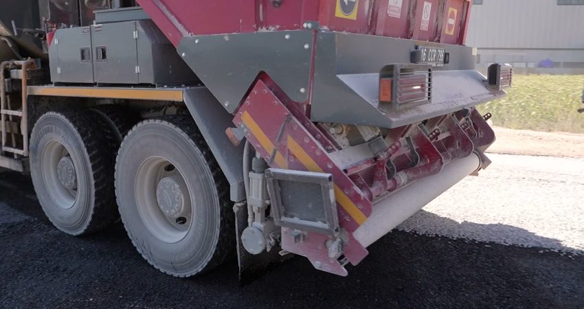 Bursa Büyükşehir Belediyesi’nden Nilüfer’de ulaşımı rahatlatan dokunuş Bursa Büyükşehir Belediyesi Ulaşım Dairesi Başkanlığı ekipleri, Nilüfer ilçesi Başköy