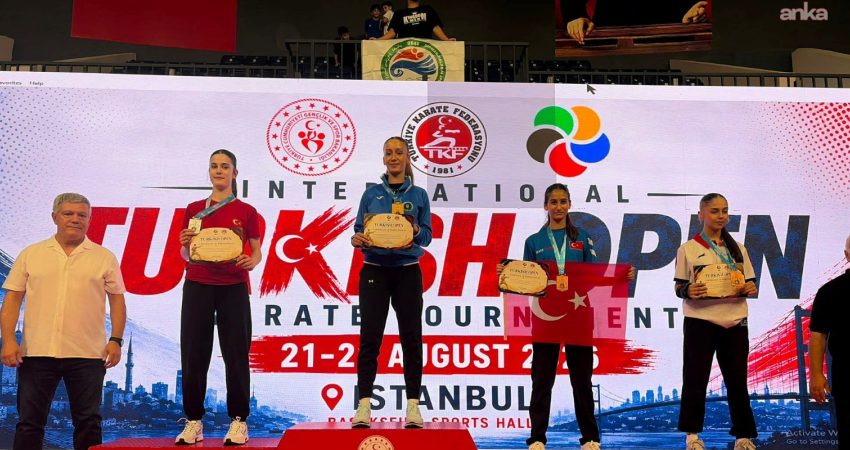 Bursa Büyükşehir Belediyespor Kulübü sporcusu Naz Kayadere, İstanbul'da düzenlenen Uluslararası