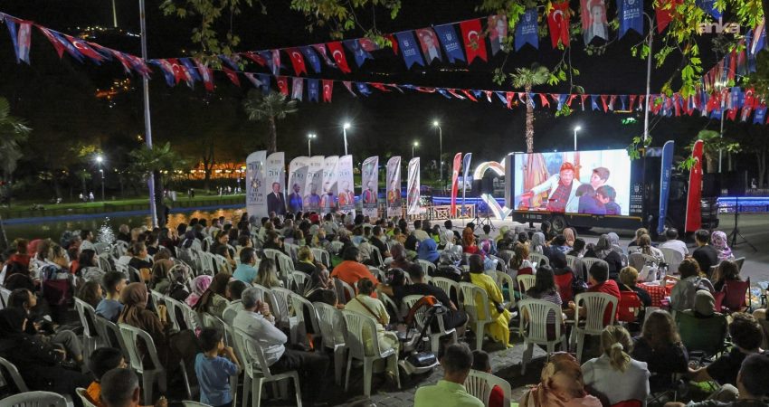 Bursa Büyükşehir Belediyesi tarafından düzenlenen "Kültürpark Yeşilçam Sinema Akşamları", Türk