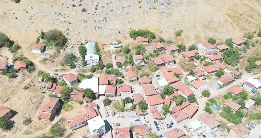 Bursa’da yanan 100 hektarlık alanda maden ruhsatına köylülerden tepki: “Kimden izin aldılar?” Bursa’nın Gürsu ilçesinde geçen yıl çıkan büyük yangında zarar gören