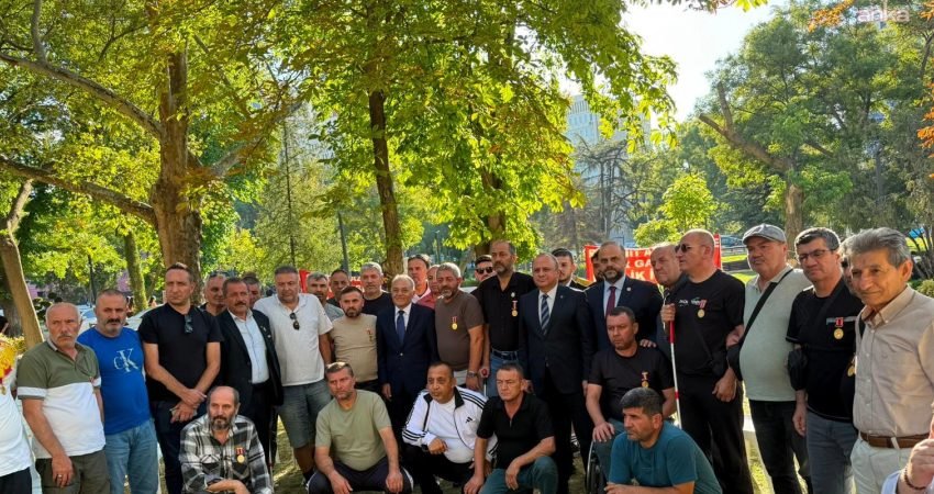 Büyük Birlik Partisi (BBP) Genel Başkan Yardımcıları Emin Serin ve