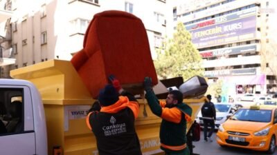 Çankaya Belediyesi, çevre kirliliğinin önlenmesi amacıyla hacimli atıkların yol kenarları,