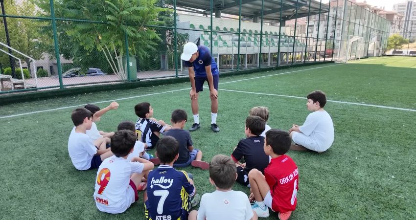 Çankaya’da çocukların yoğun ilgi gösterdiği Yaz Futbol Okulu, sona erdi Çankaya Belediyesi ile Gençlerbirliği iş birliğinde düzenlenen Yaz Futbol Okulu,