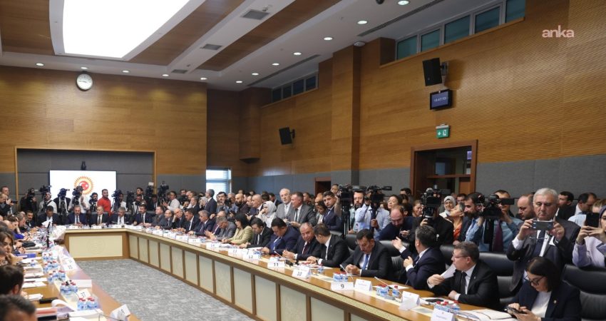 CHP Kars Milletvekili İnan Akgün Alp, TBMM Adalet Komisyonu'nda görüşülen