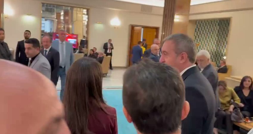 "Çerçeve yasa" teklifini görüşmek üzere toplanan TBMM'de, parti genel başkanlarının