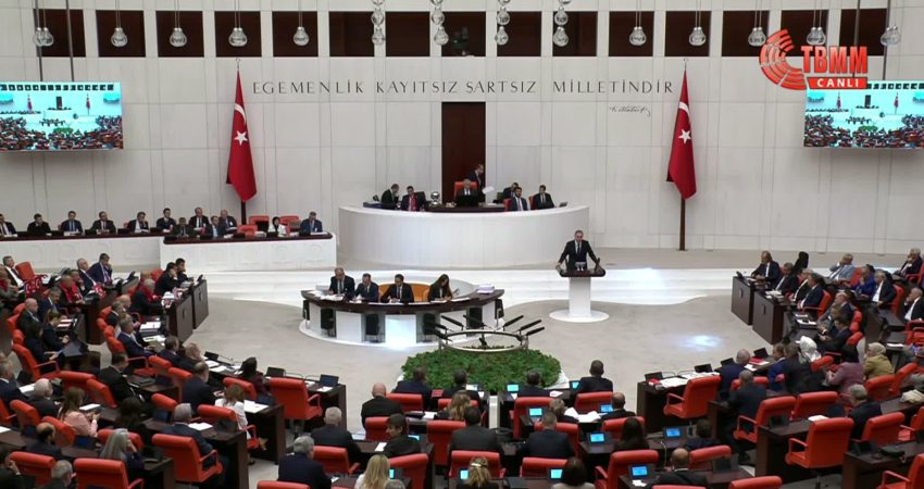 DEM Parti Eş Genel Başkanı Tuncer Bakırhan, TBMM Genel Kurulu'nda
