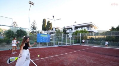 Çeşme Belediyesi, 16 Eylül Kurtuluş Parkı’nda yapımını tamamladığı yeni padel