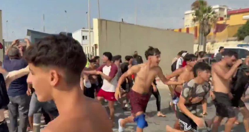 İspanya'nın Kuzey Afrika'daki özerk kenti Ceuta'ya yasa dışı yollarla gelen