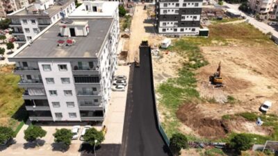 Ceyhan Belediyesi Fen İşleri Müdürlüğü ekipleri, Namık Kemal Mahallesi'nde iki