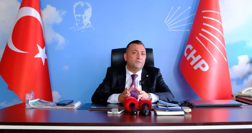CHP Eskişehir İl Başkanı Kılıç: “CHP’ye hakaret edenler bu partiye adım atamaz” CHP Eskişehir İl Başkanı Volkan Enver Kılıç, partiden ayrılanların durumuna